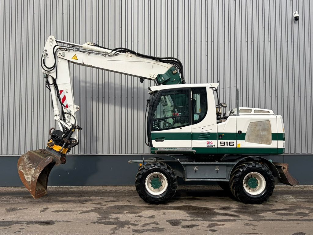 Liebherr A916