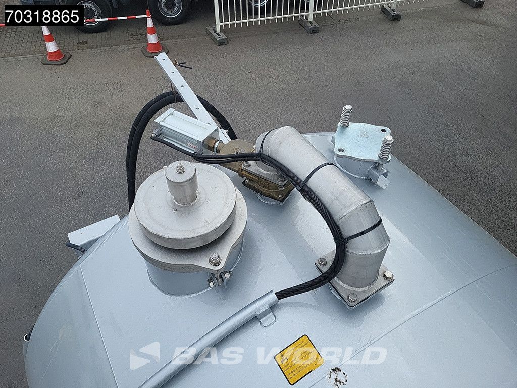 Kässbohrer STN 3 axles Gülle Waste Liftachse