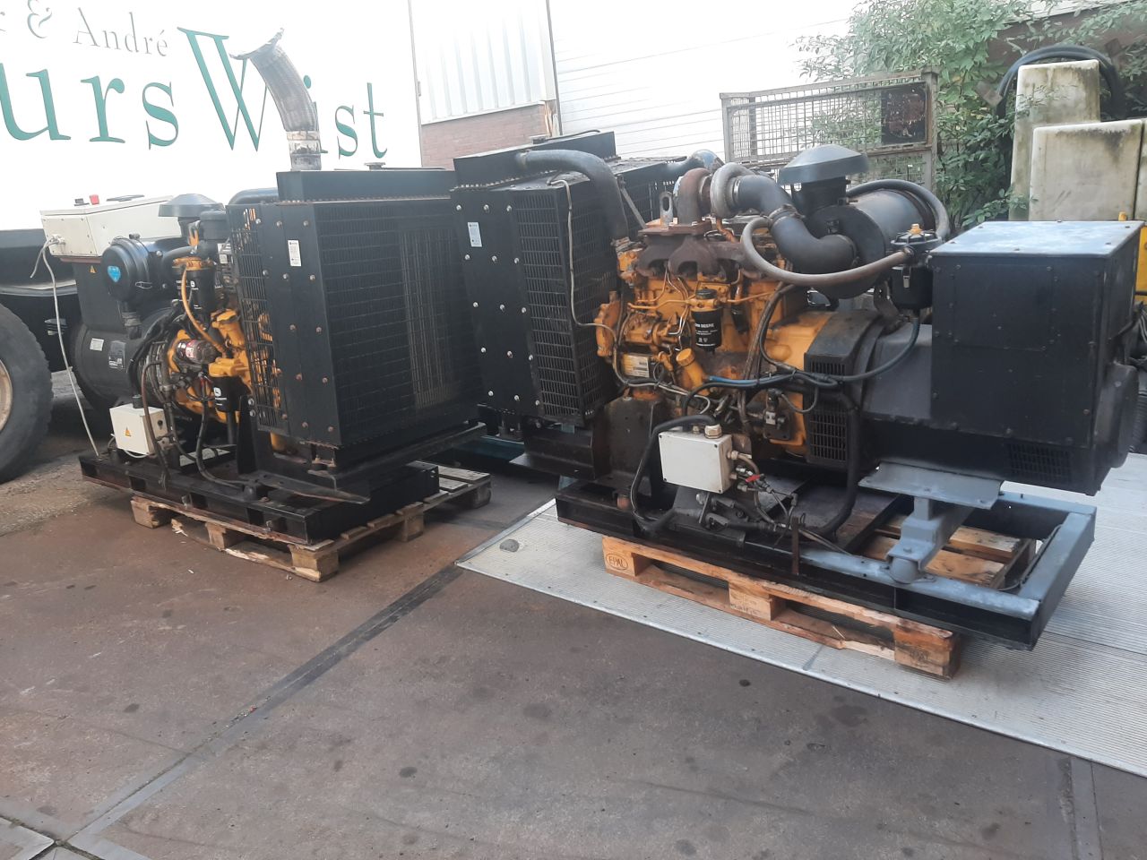 3x John Deere motor met generatoren mecc alte en stamford