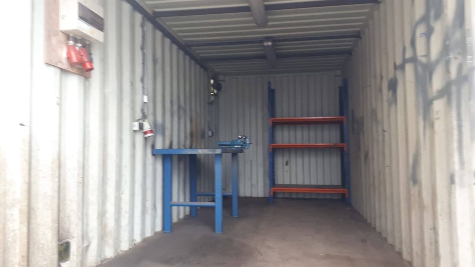 Vernooy schroot/metaal container 2x + div. 20 ft. en kiepbak ktk