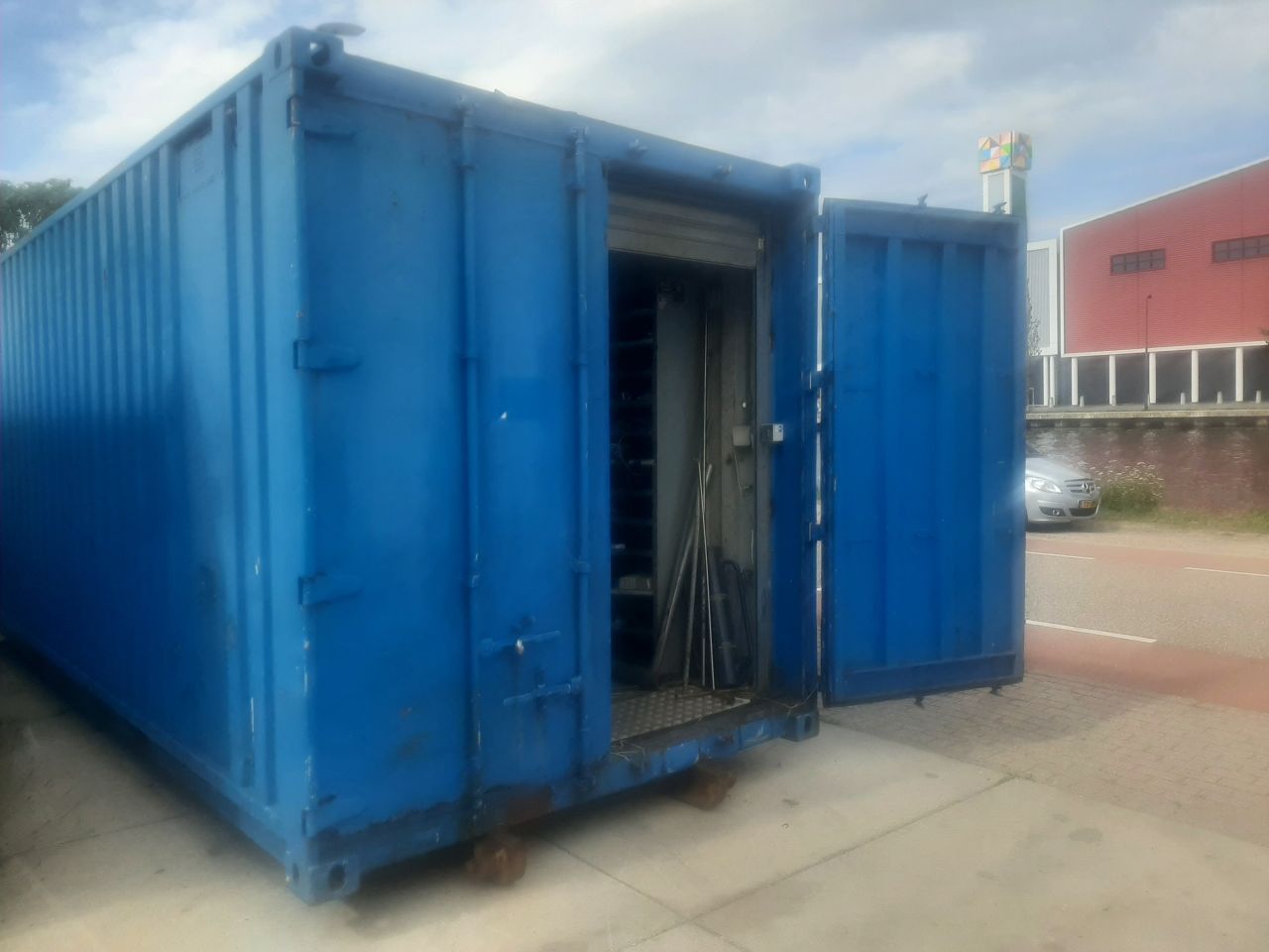 Vernooy schroot/metaal container 2x + div. 20 ft. en kiepbak ktk