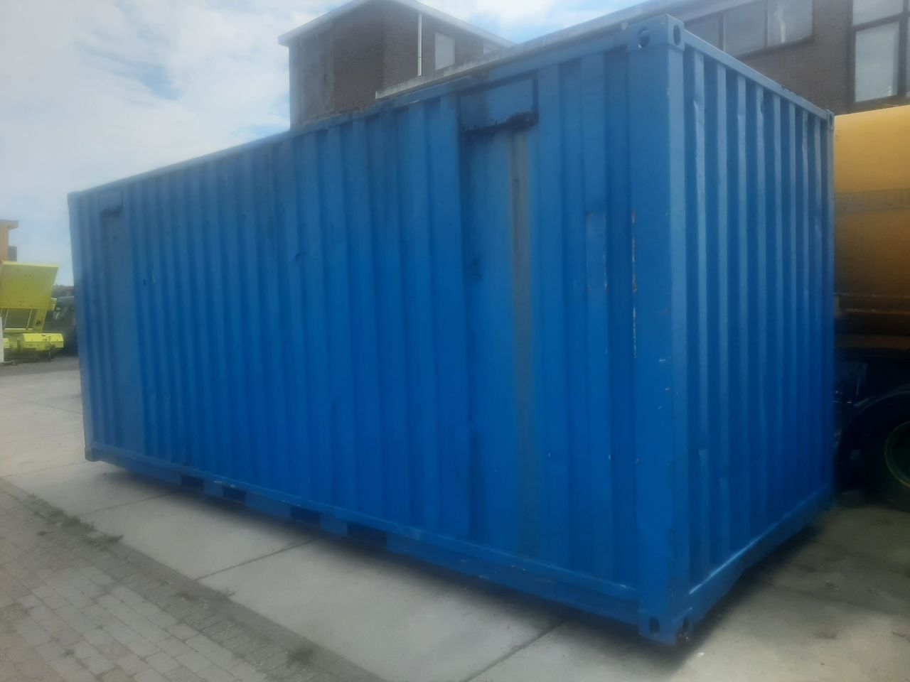 Vernooy schroot/metaal container 2x + div. 20 ft. en kiepbak ktk
