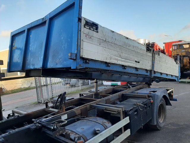 Vernooy schroot/metaal container 2x + div. 20 ft. en kiepbak ktk
