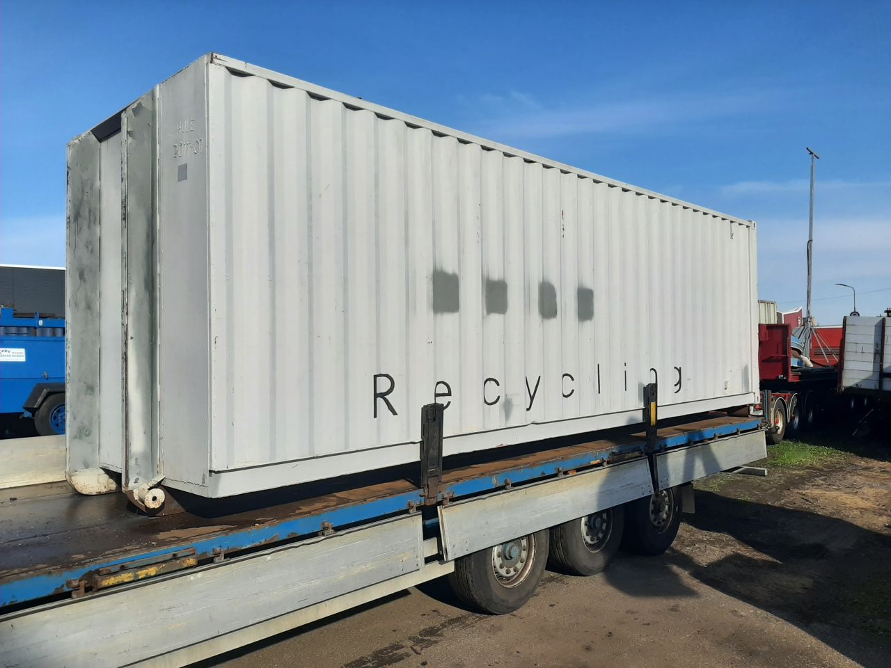 Vernooy schroot/metaal container 2x + div. 20 ft. en kiepbak ktk