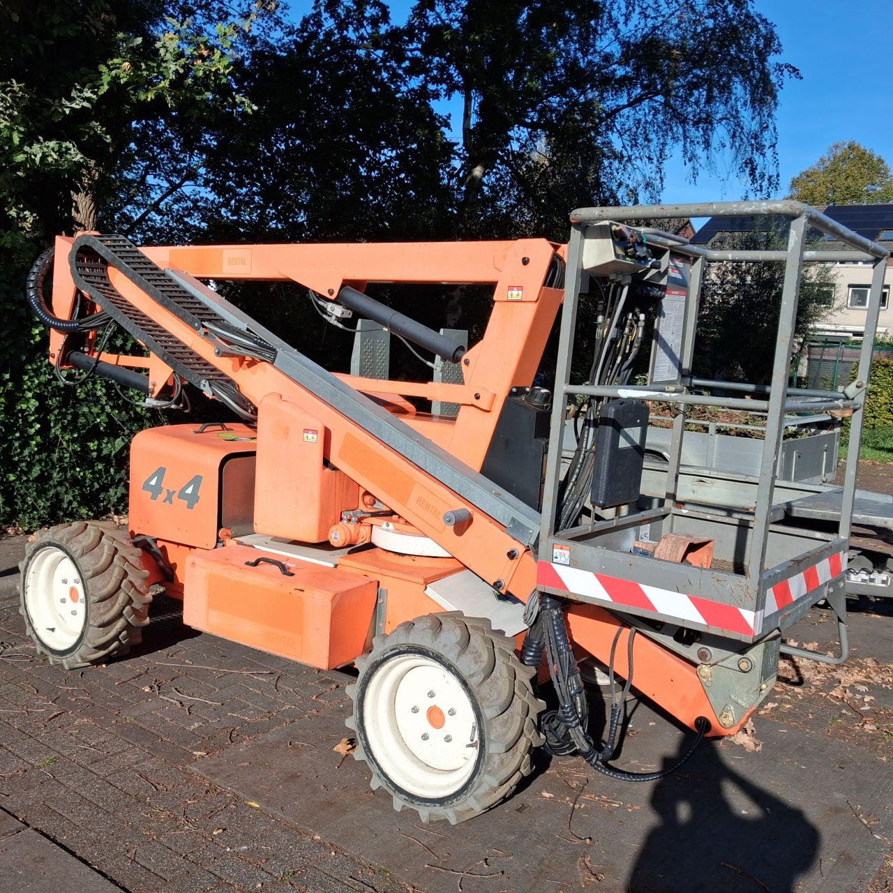 Nifty HR12DE4WD Knikarmtelescoophoogwerker.