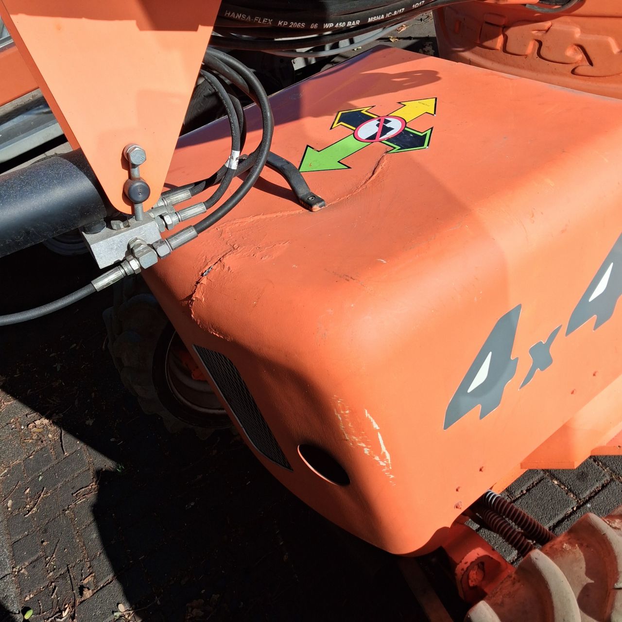 Nifty HR12DE4WD Knikarmtelescoophoogwerker.