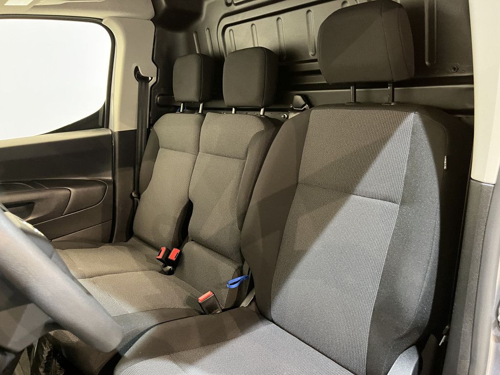 Opel Combo 1.5 BlueHDi 100 S&S L2 / Euro 6 / Inrichting / Airco / CarPlay / Cruise Control / Camera / Navigatie / 3-Zits / 23.000 KM !!