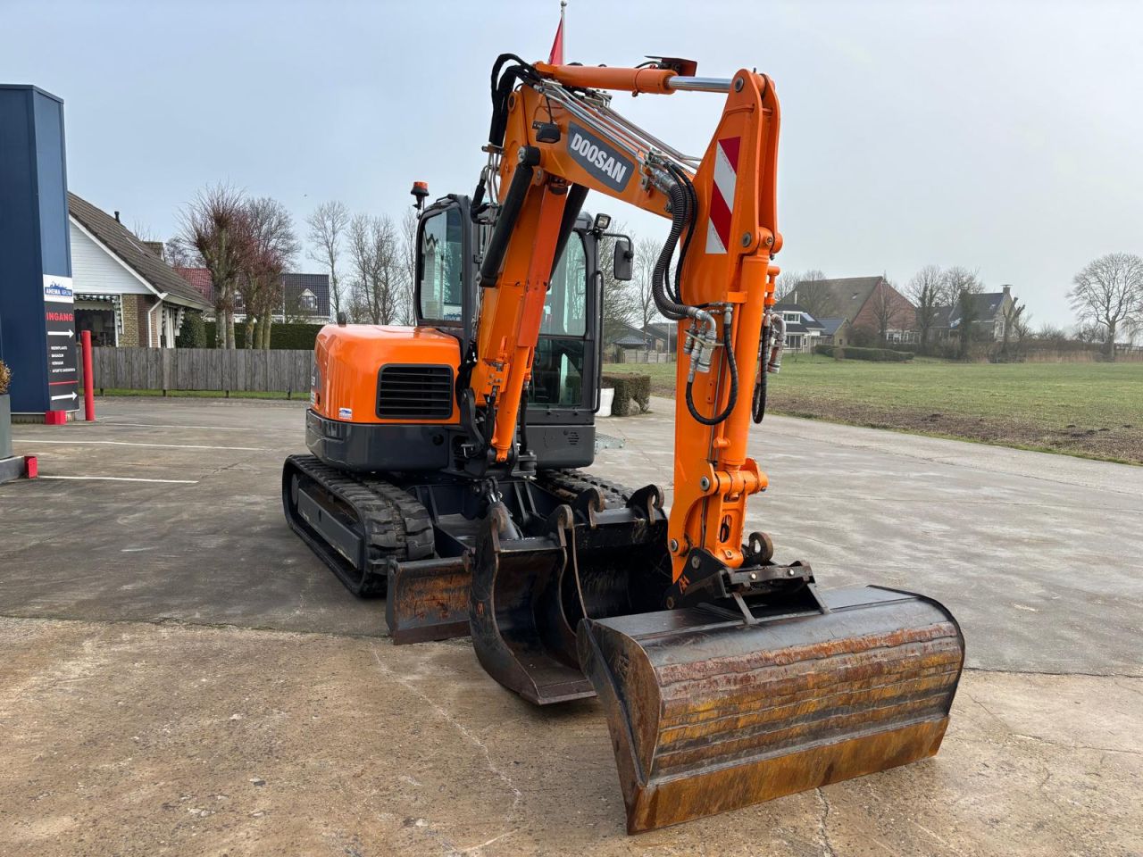 Doosan DX63-3