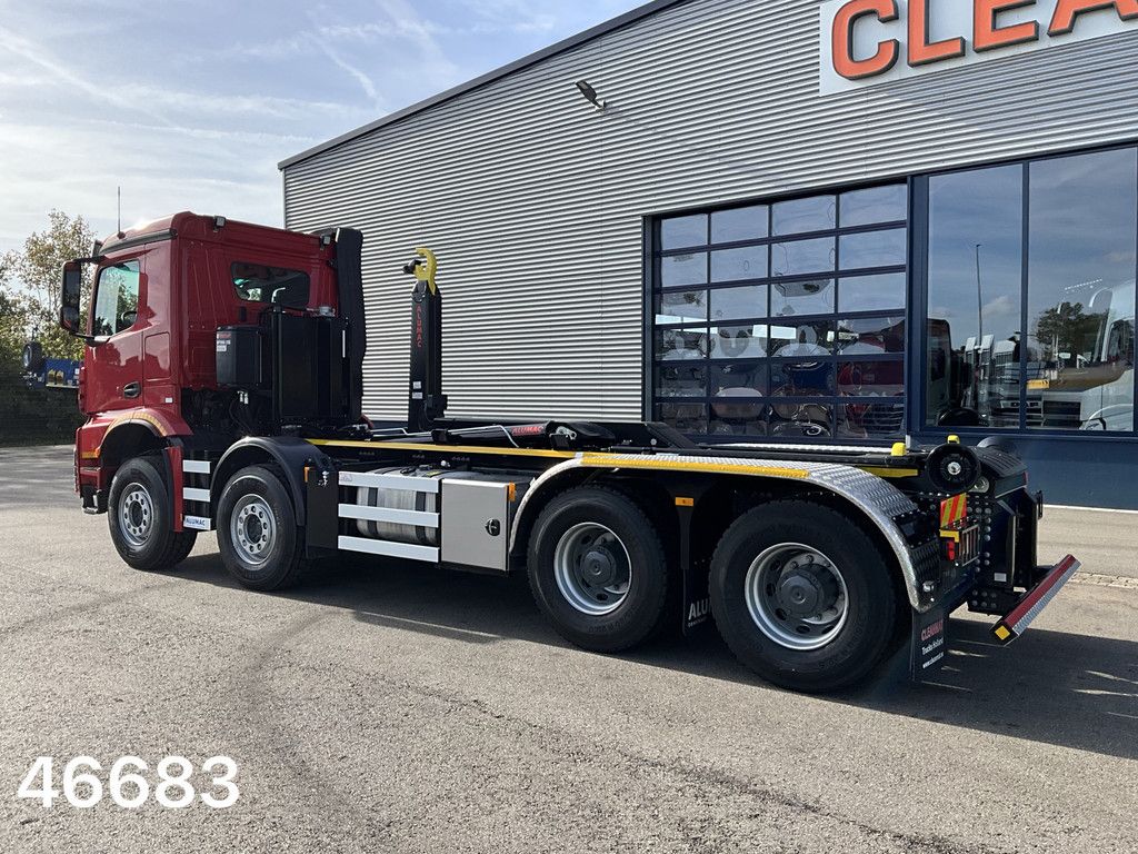 Mercedes-Benz Arocs 3242 8x4 Hiab 25 Ton haakarmsysteem Just 35.605 km!