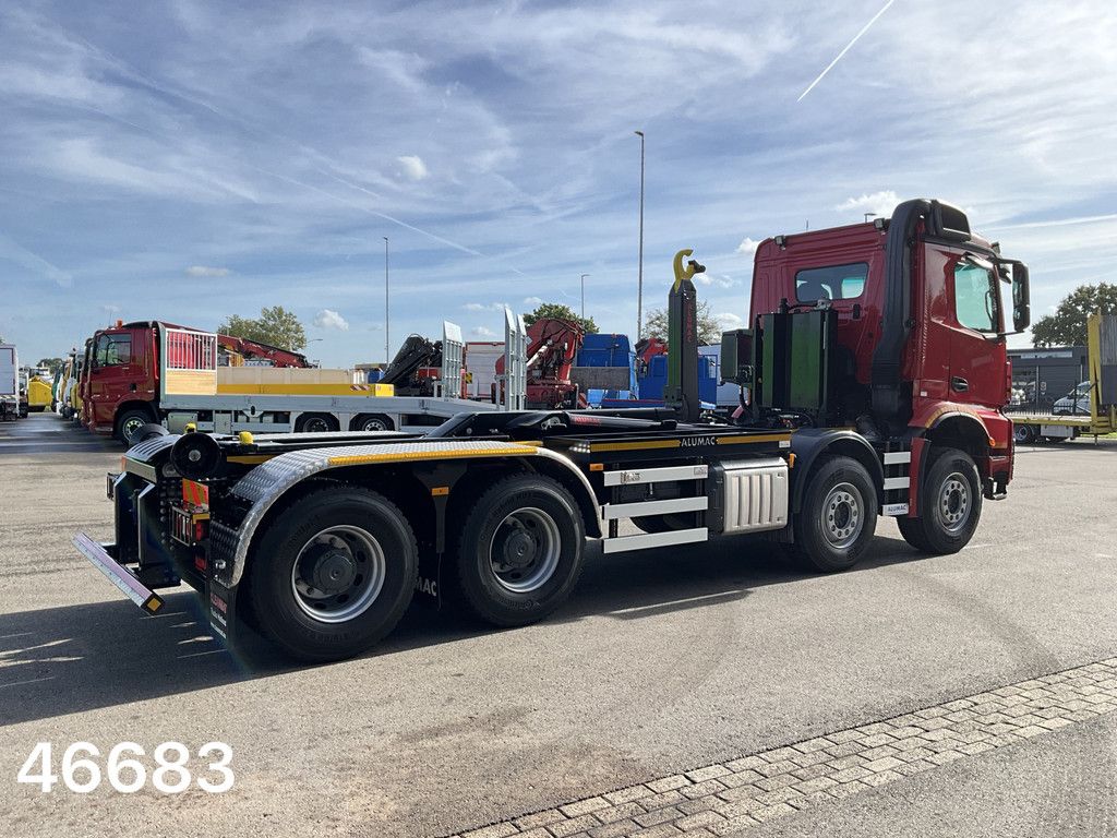 Mercedes-Benz Arocs 3242 8x4 Hiab 25 Ton haakarmsysteem Just 35.605 km!