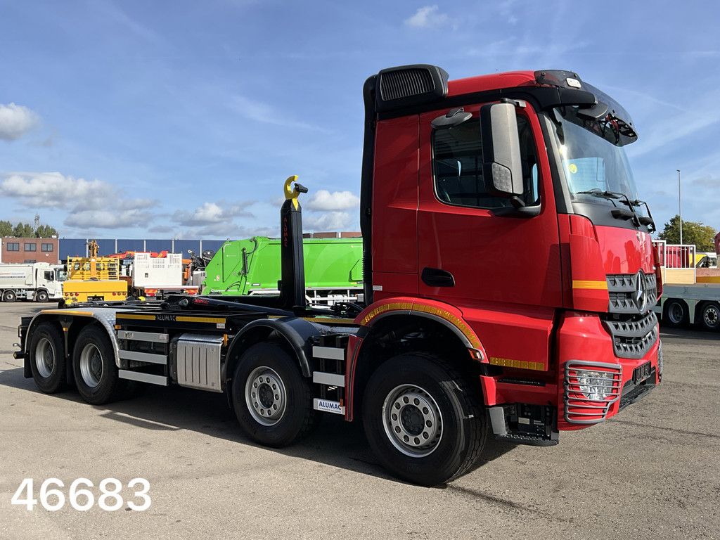 Mercedes-Benz Arocs 3242 8x4 Hiab 25 Ton haakarmsysteem Just 35.605 km!