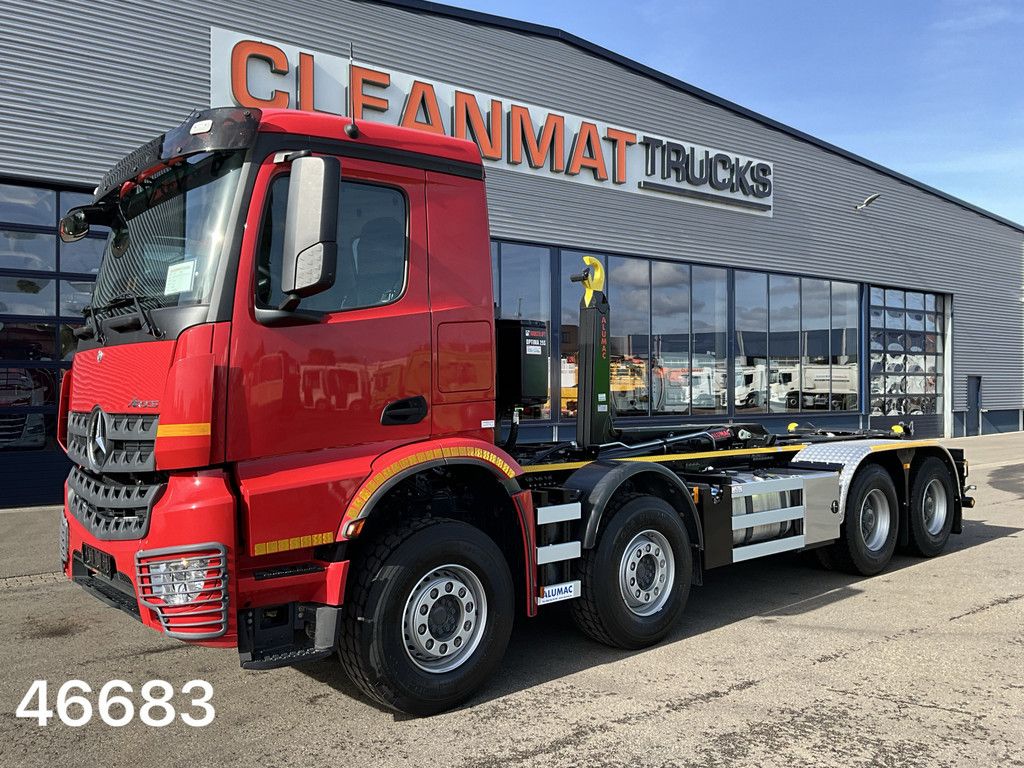 Mercedes-Benz Arocs 3242 8x4 Hiab 25 Ton haakarmsysteem Just 35.605 km!