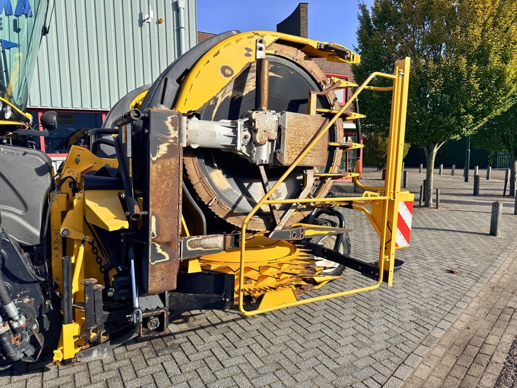 New Holland 60BFI Maisbek (Kemper 460 Plus)