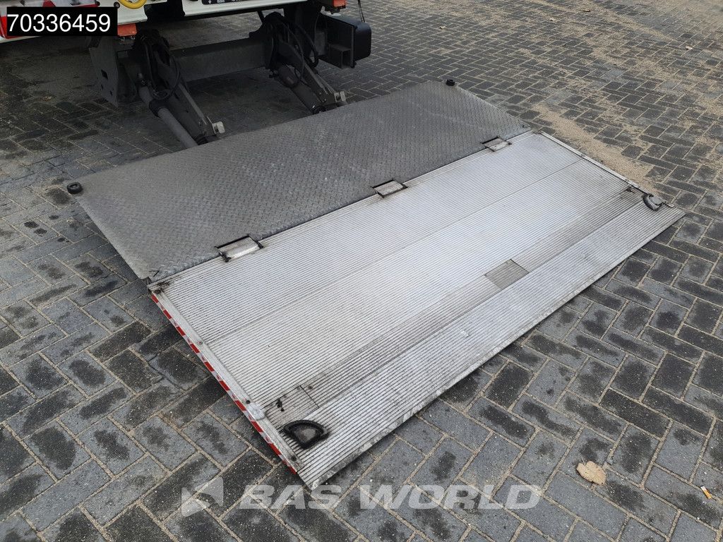 Kassbohrer XS 3 axles Laadklep APK 03/27 2xLiftas