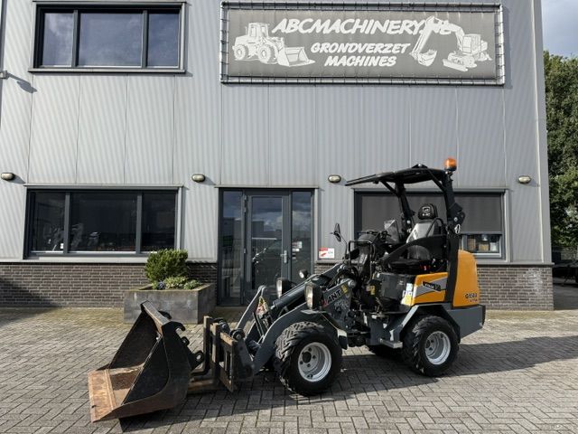 Giant G1500 X-tra Bj2022 910uur Bak/Vork Minishovel Kniklader