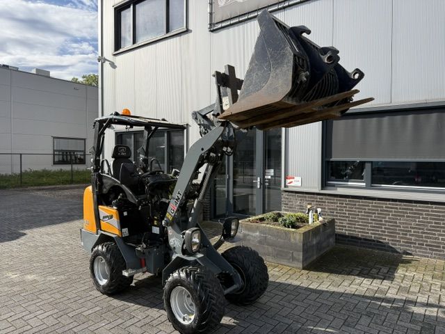 Giant G1500 X-tra Bj2022 910uur Bak/Vork Minishovel Kniklader
