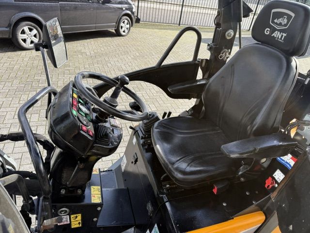 Giant G1500 X-tra Bj2022 910uur Bak/Vork Minishovel Kniklader