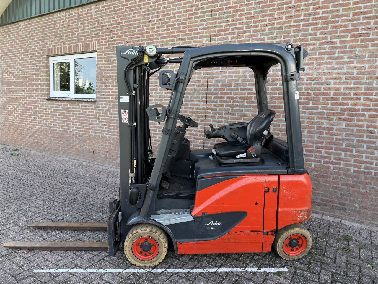 Linde E16PH-02 heftruck