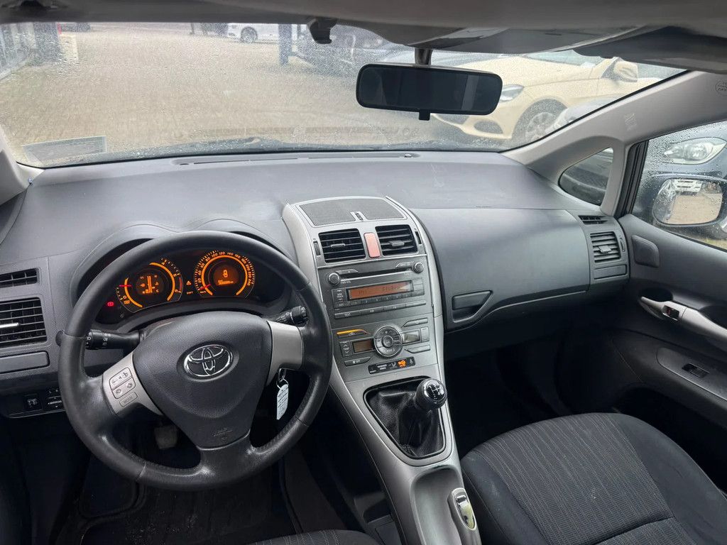 Toyota Auris **5DOORS-AC**