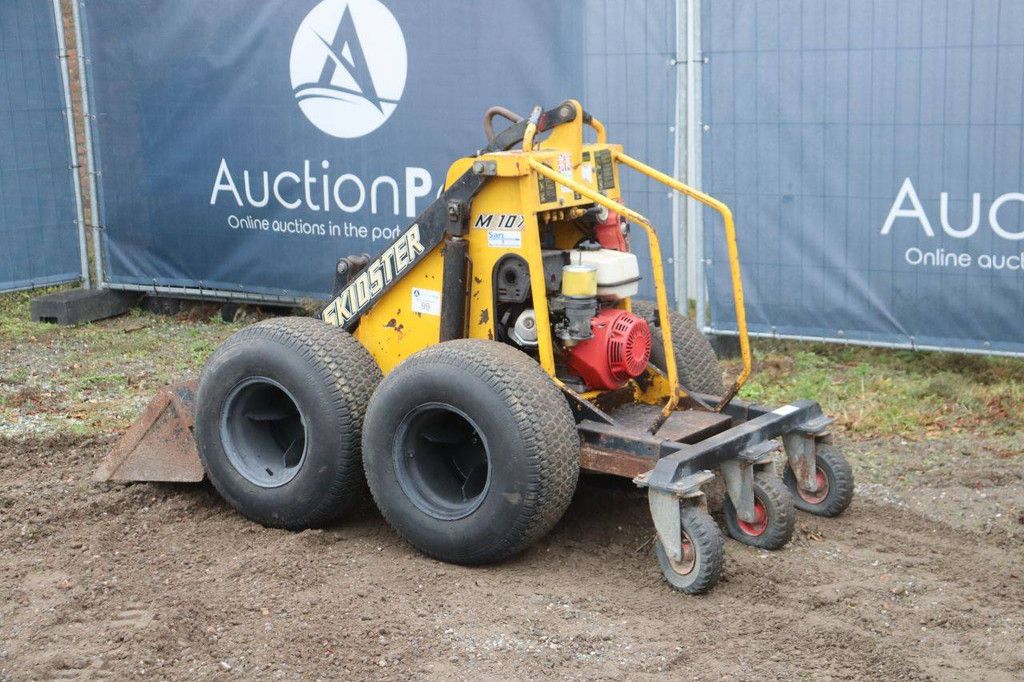 Skidster M10X Petrol Skidster Loader