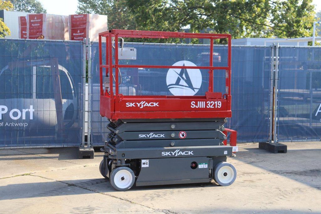 Skyjack SJIII-3219 Elektrische Scherenbühne 250 kg 7,8 m 2019