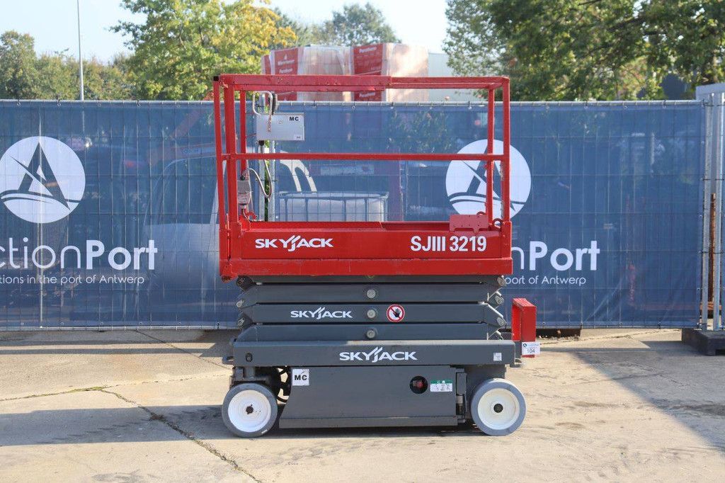 Skyjack SJIII-3219 Elektrische Scherenbühne 250 kg 7,8 m 2019
