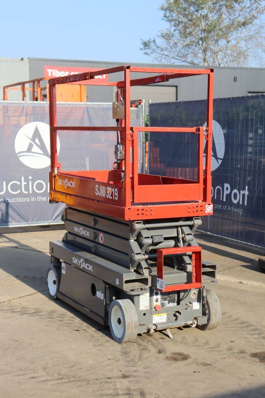 Skyjack SJIII-3219 Elektrische Scherenbühne 250 kg 7,8 m 2019