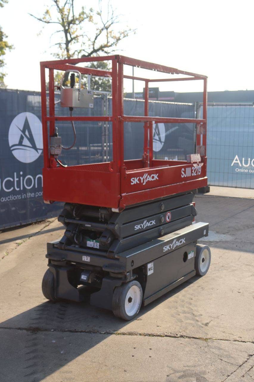 Skyjack SJIII-3219 Elektrische Scherenbühne 250 kg 7,8 m 2019