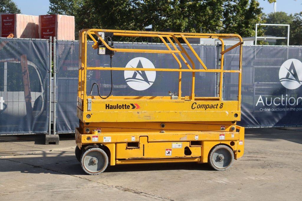 Haulotte Compact 8 Elektrische Scherenbühne 350 kg 8,2 m