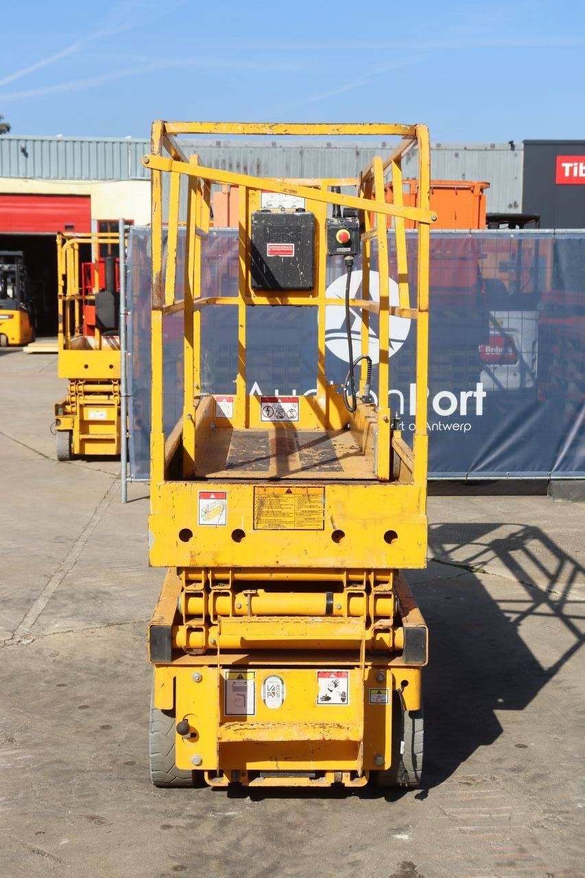 Haulotte Compact 8 Elektrische Scherenbühne 350 kg 8,2 m