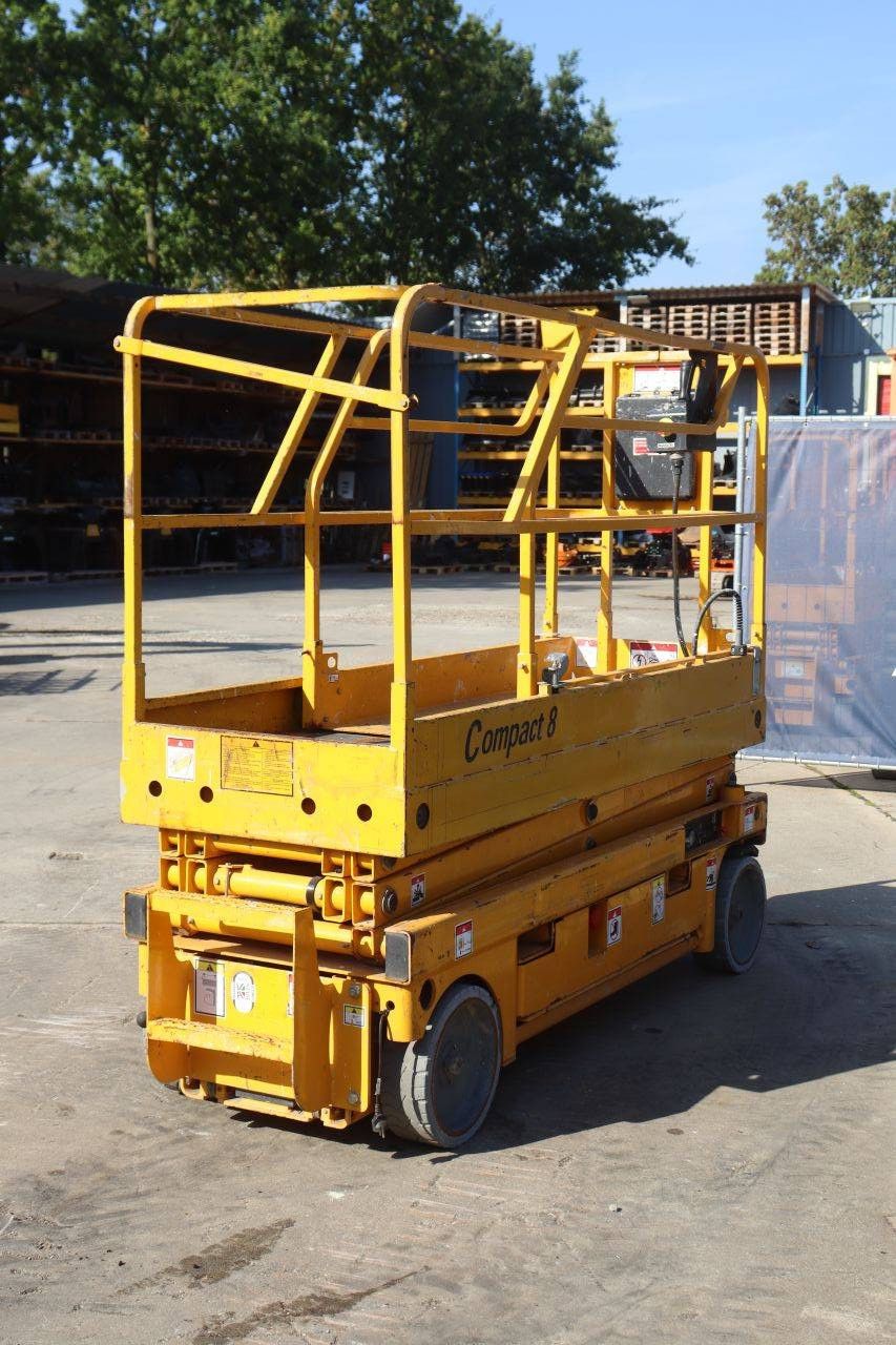 Haulotte Compact 8 Elektrische Scherenbühne 350 kg 8,2 m
