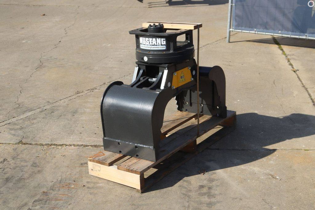 Mustang GRP150CH 2026 Sortierung Greifen Neu