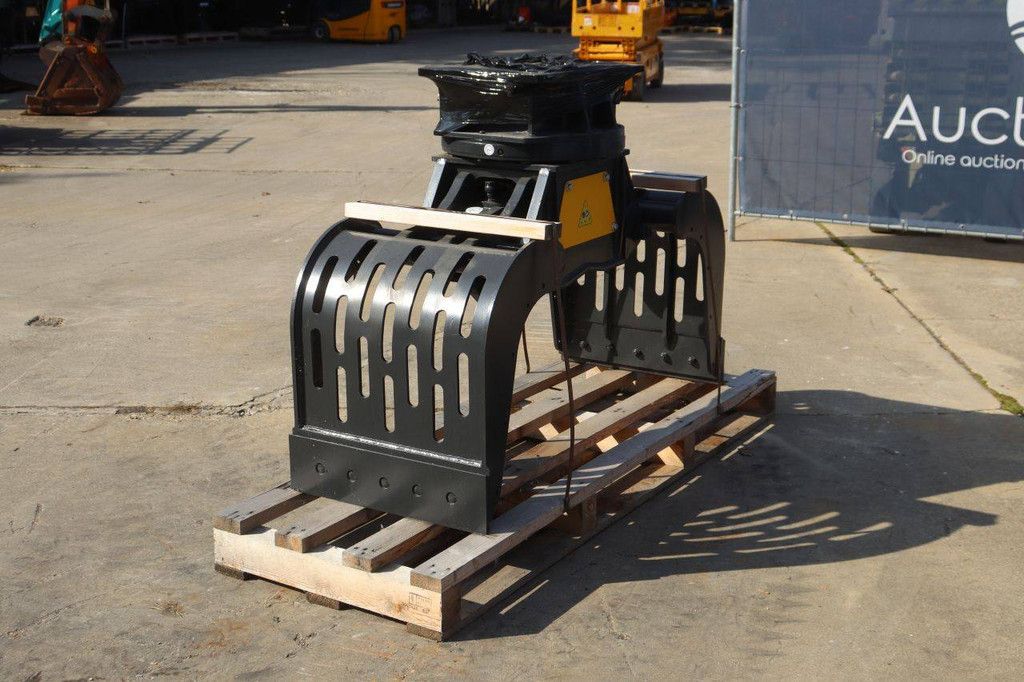 Mustang GRP450 2026 Sortierung Greifen Neu