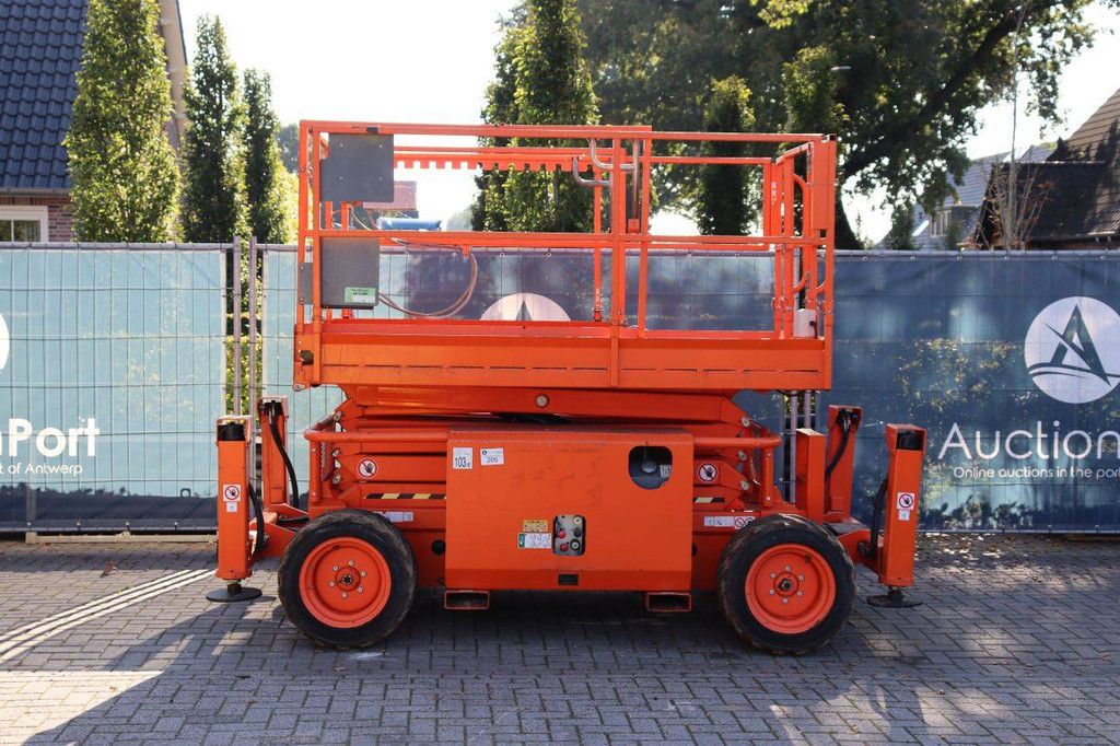 Skyjack SJ 6826RT Diesel Scissor Lift 567kg 9.9m 2016