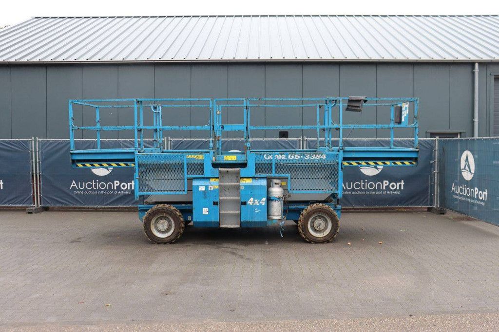 Scissor lift Genie GS-3384 LPG 2010