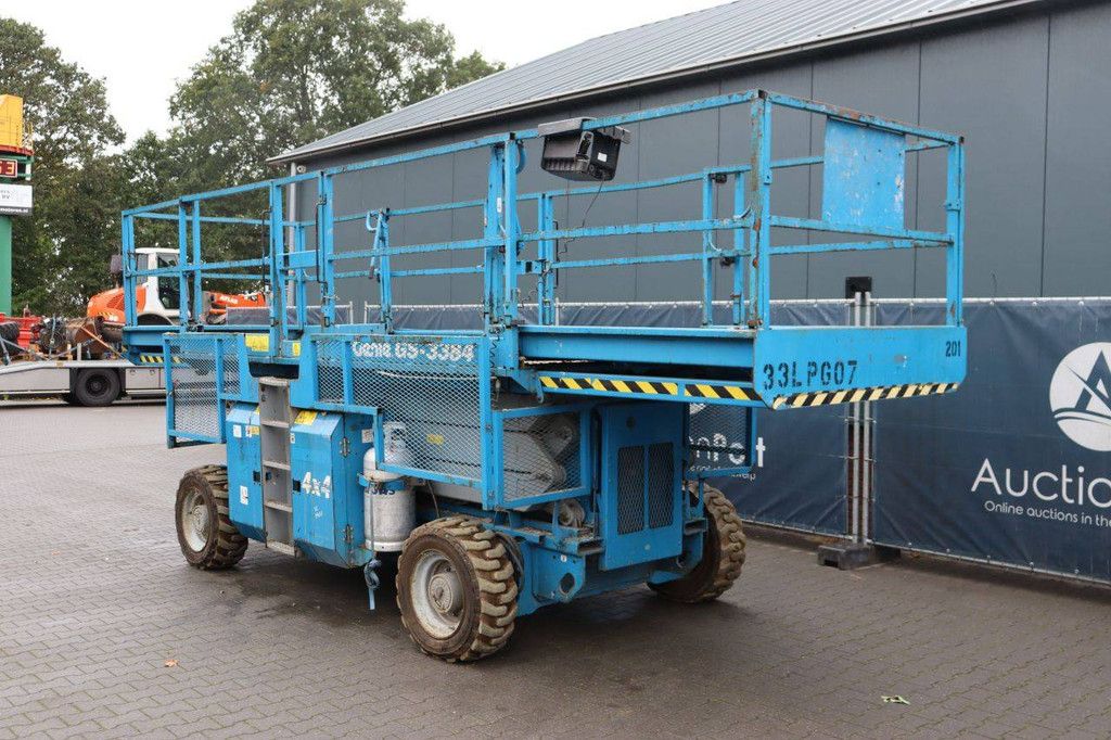 Scissor lift Genie GS-3384 LPG 2010