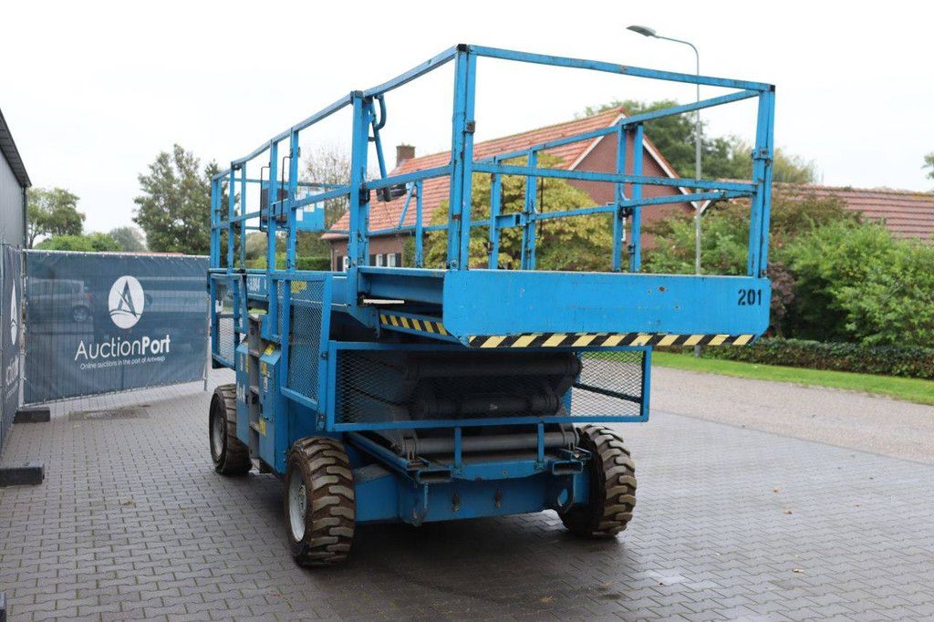 Scissor lift Genie GS-3384 LPG 2010