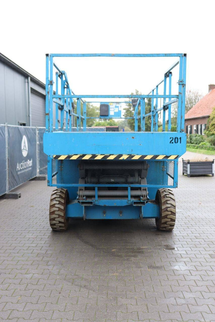 Scissor lift Genie GS-3384 LPG 2010