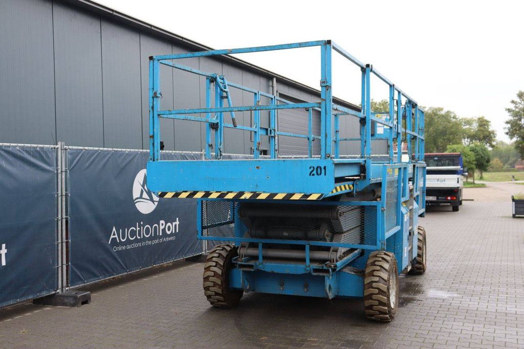Scissor lift Genie GS-3384 LPG 2010