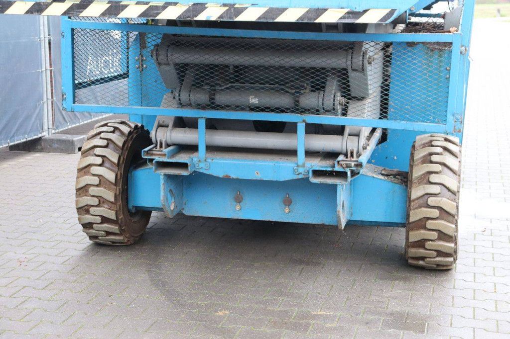 Scissor lift Genie GS-3384 LPG 2010