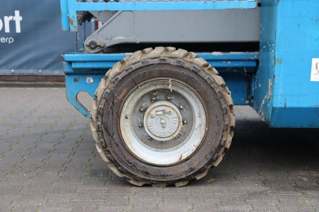 Scissor lift Genie GS-3384 LPG 2010
