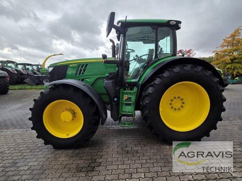 John Deere 6215 R