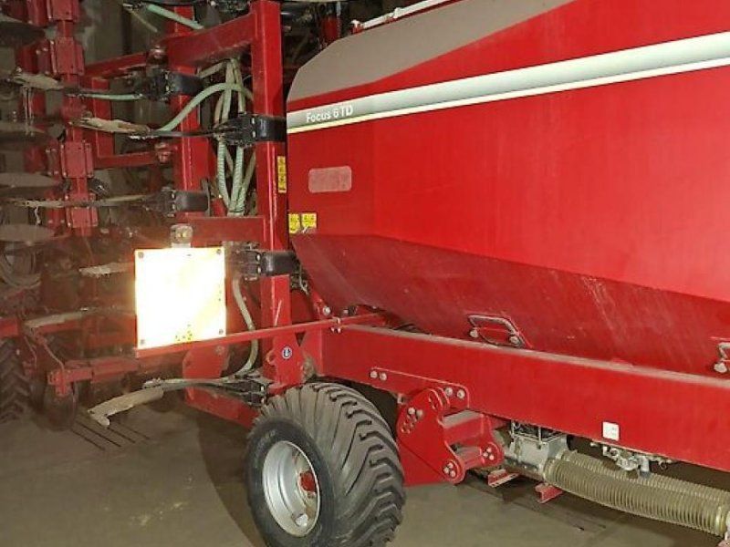 Horsch Focus 6 TD mit Maistro und Rapsschiene