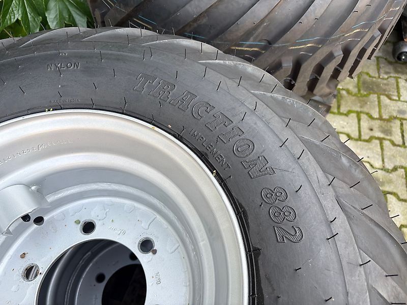 BKT Traction 882