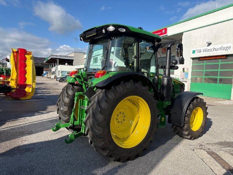 John Deere 5105M