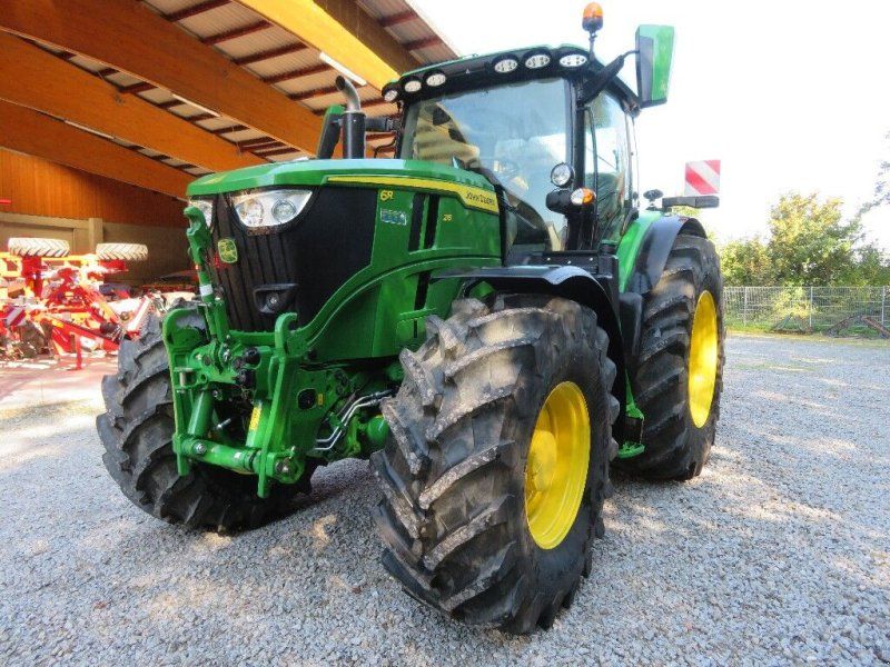 John Deere 6R 215