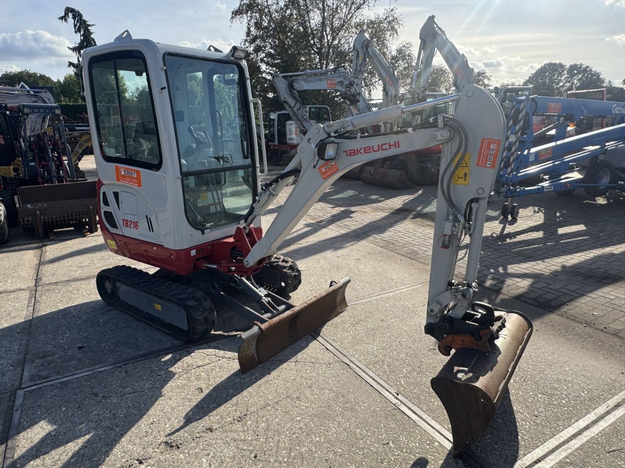 Takeuchi TB216 | Extra Hydraulische functies | Lease mogelijk