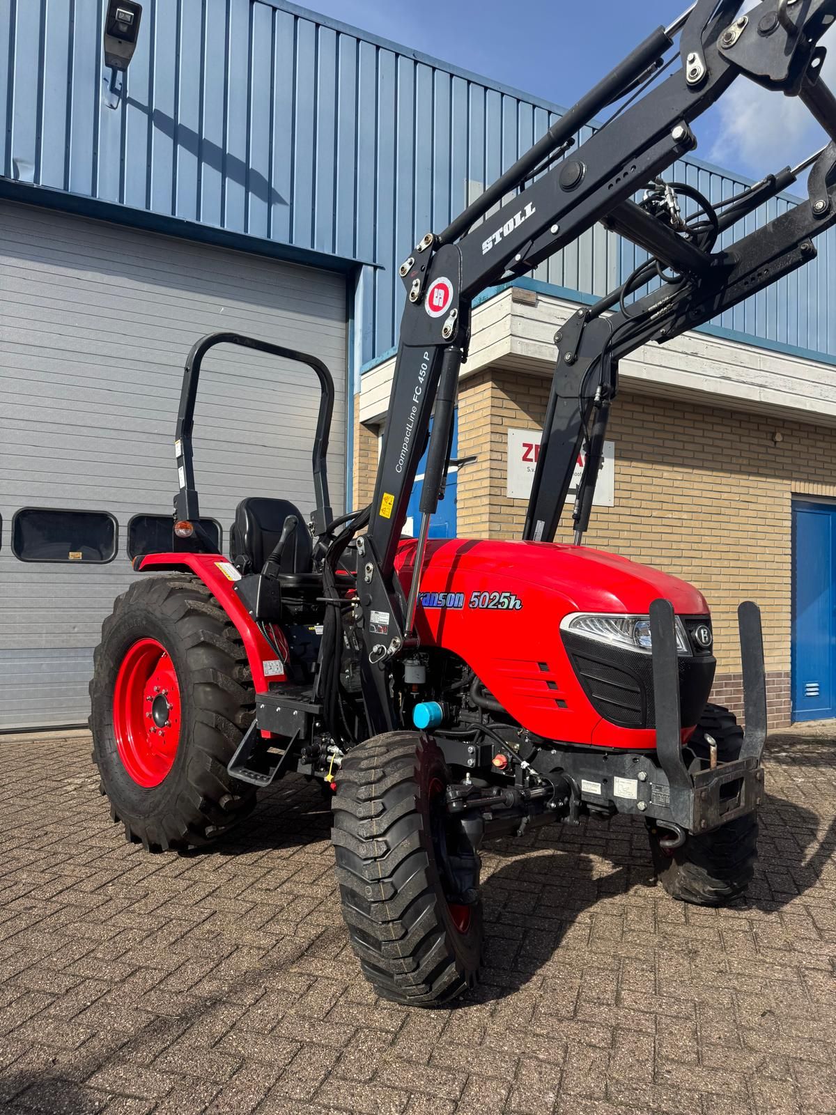 Branson 5025 Hydrostaat met Stoll voorlader
