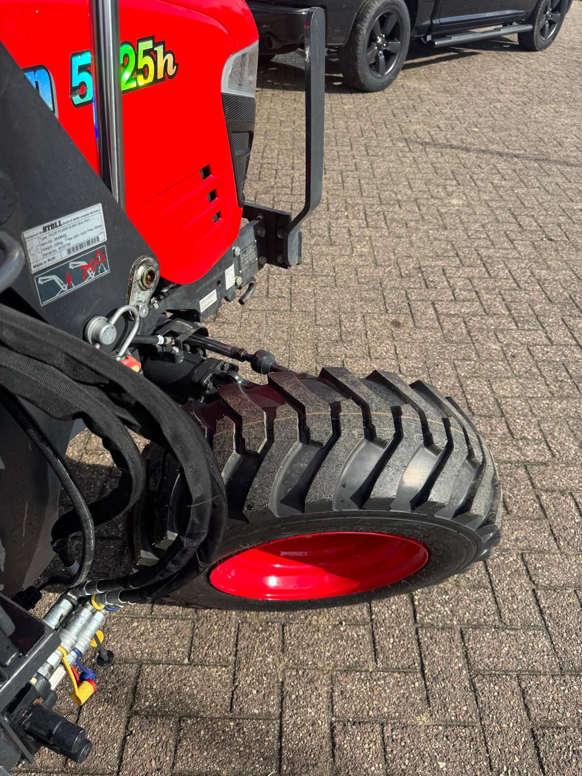 Branson 5025 Hydrostaat met Stoll voorlader