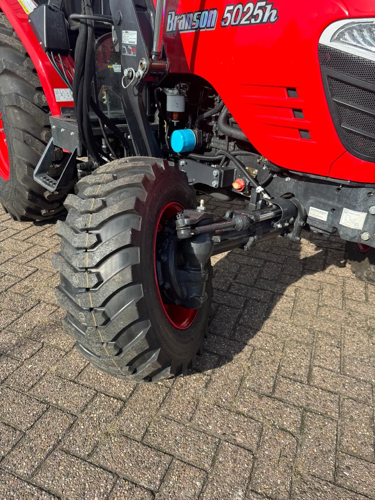 Branson 5025 Hydrostaat met Stoll voorlader